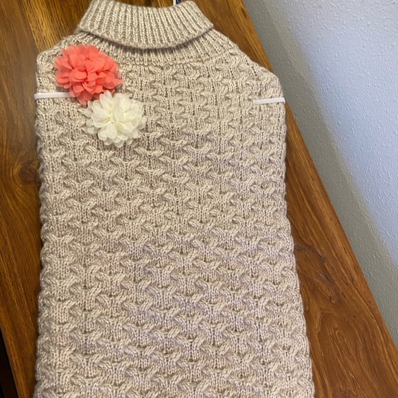 Top Paw Taupe/Silver Cable Knit Dog Sweater with Flowers Large - Picture 1 of 4